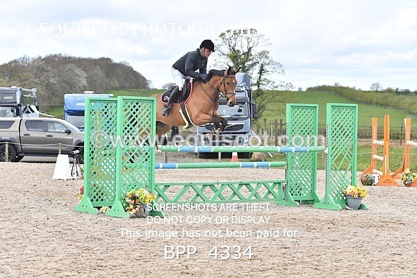 BPP_4334 - CLASS 8 FRI Senior Foxhunter/ 1.20m Open