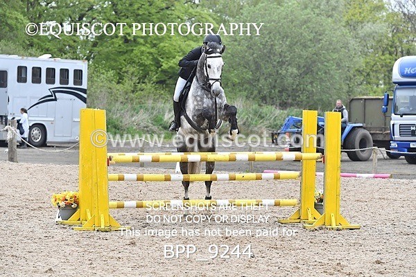 BPP_9244 - CLASS 30 SUN Senior Newcomers/ 1.10m Open