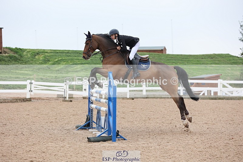 241101A-120535-01619 - FRI Cls 5 Newcomers and 1.10m Open