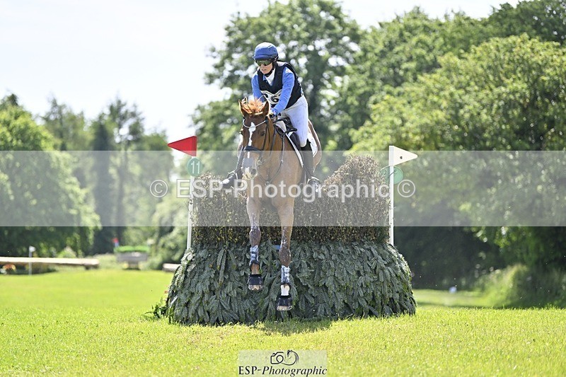 240525-120516-13148 - 367-CROSSTOWN_FINTANS_LAST-Catherine_Burrell