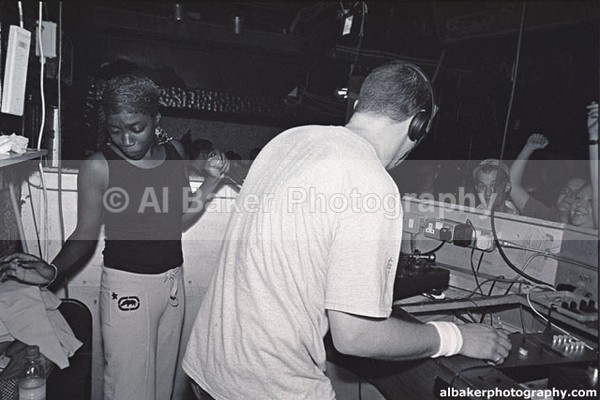 08 estelle mr thing - Friends & Family @ music box mcr 20.09.03