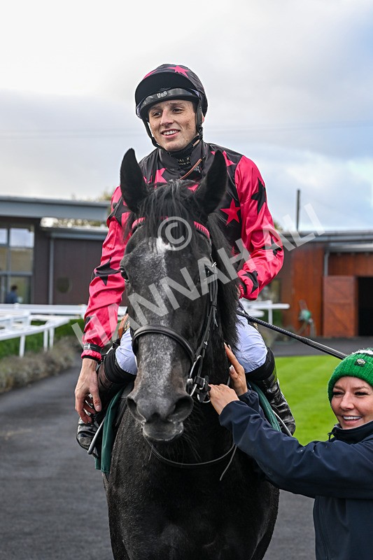 281025-Race 1-Control Room-0700 - Race 1