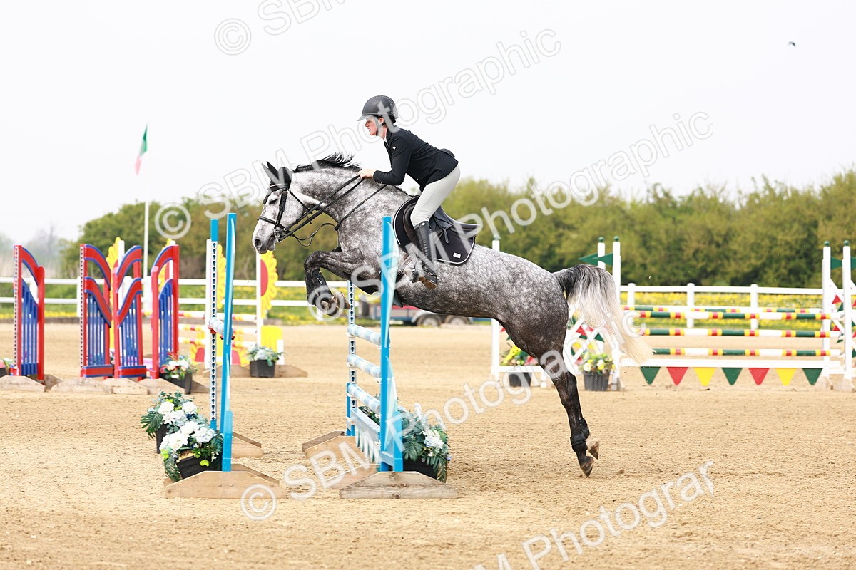  - Class 19 - Senior Foxhunter - 1.20m