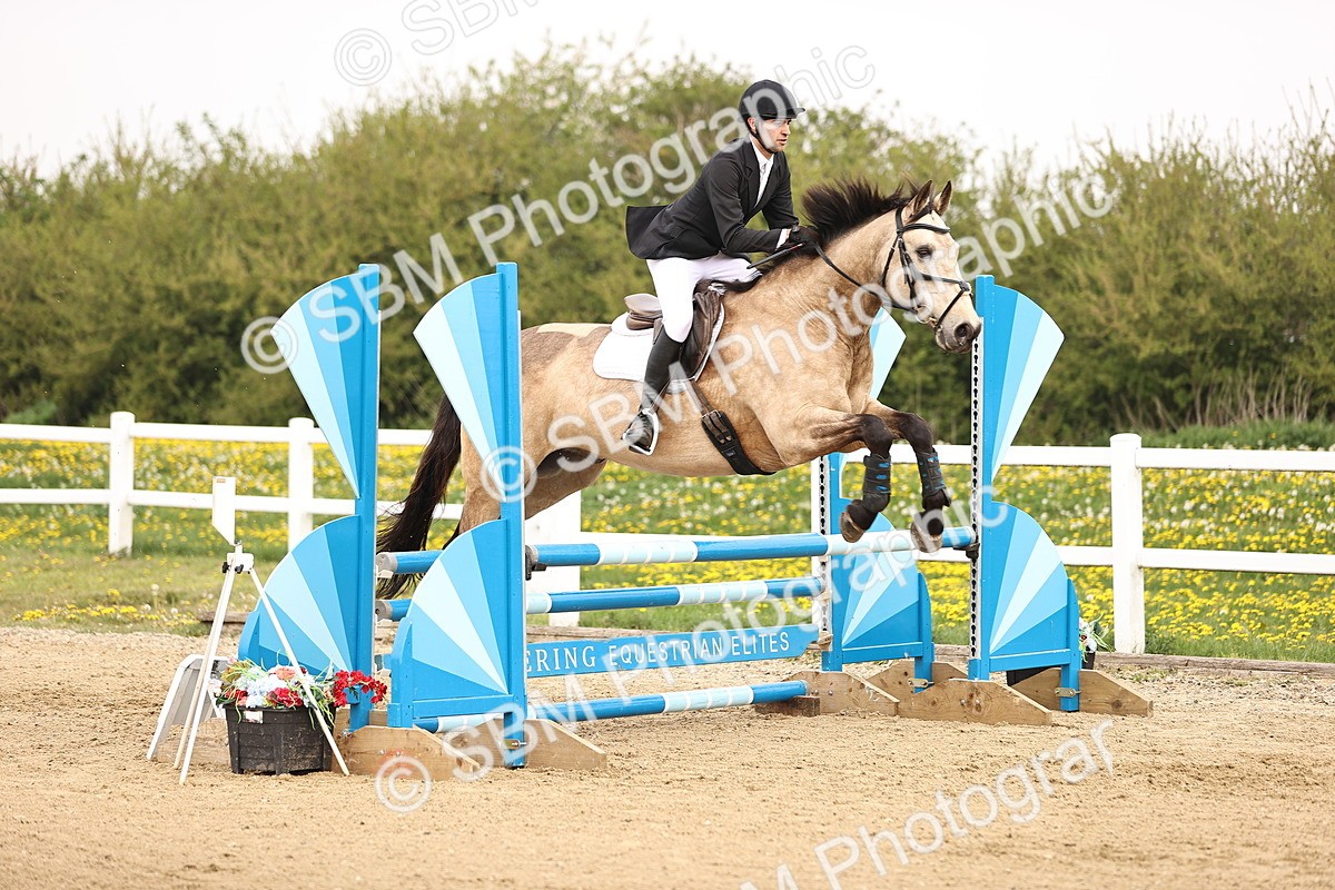  - Class 15 - Senior British novice - 90cm