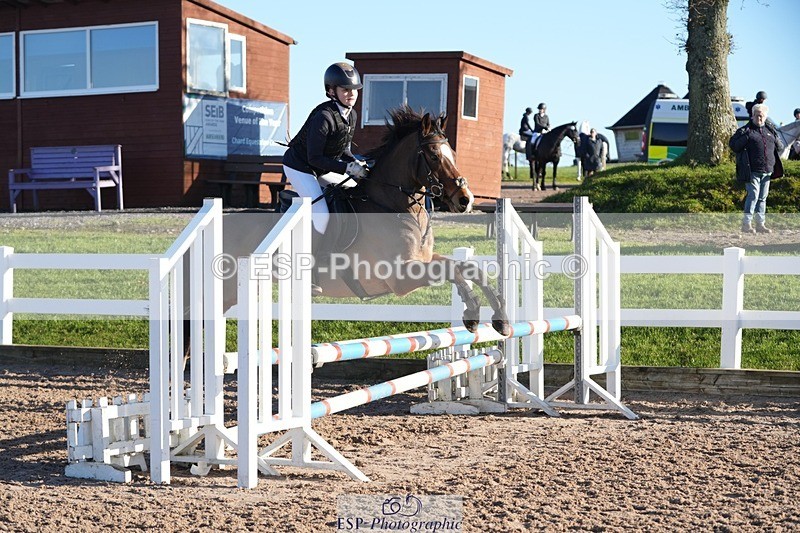 251130-105250-01012 - Cls 4 Pony Brit Nov & 80cm Open