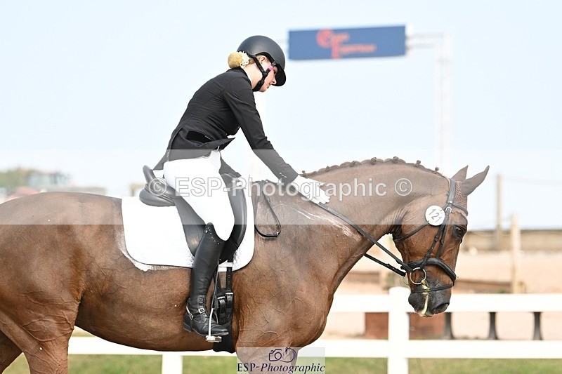 250816-152419-06180 - 121-Daisy.HedgesFelicia.v