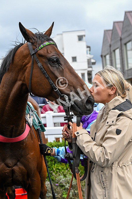 011025-Race 5-Blue Jay Way-0525 - Race 5