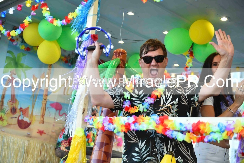 SH4_3435 - Carnival Procession.