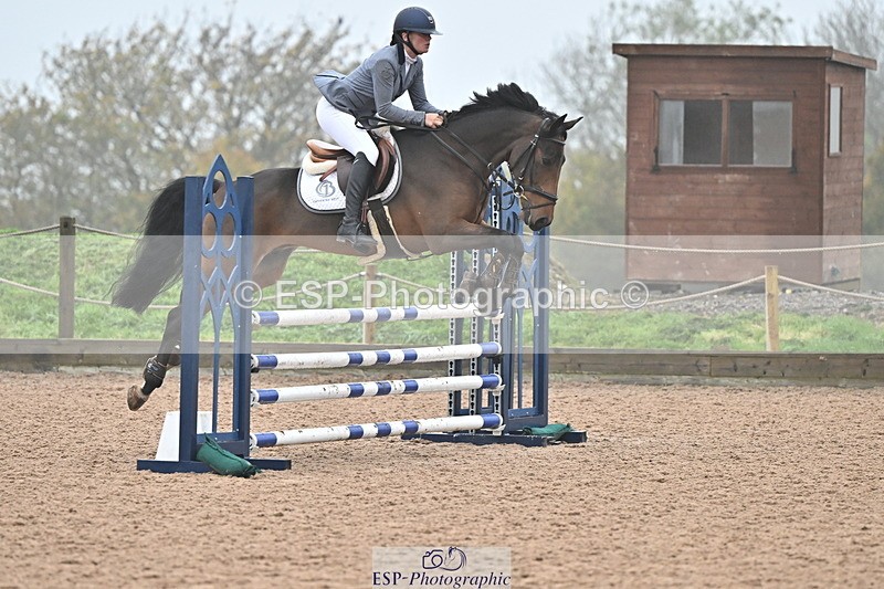 241103A-102950-06664 - SUN Cls 18 British Novice and 90cm Open