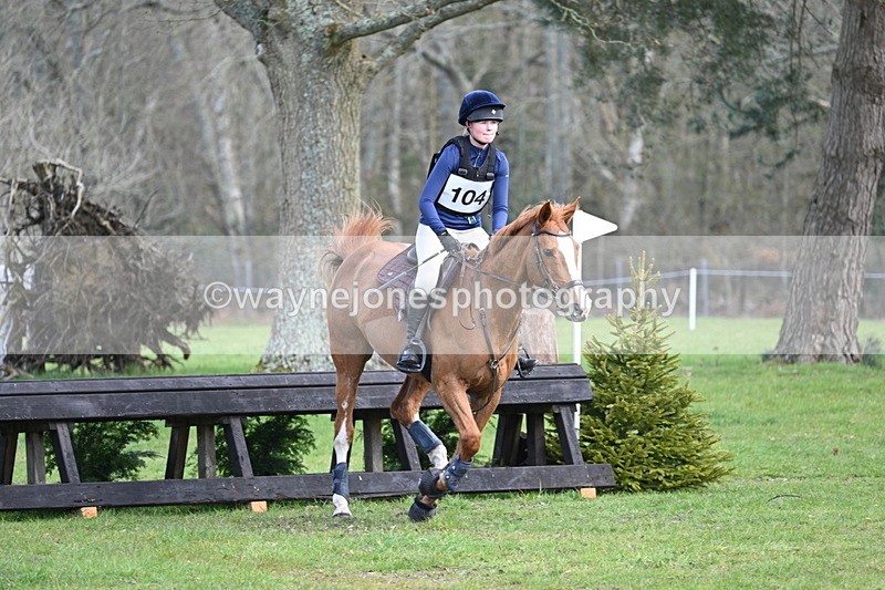 WJ7_0056 - Time 10:13 to 10:38 Times at the Fence