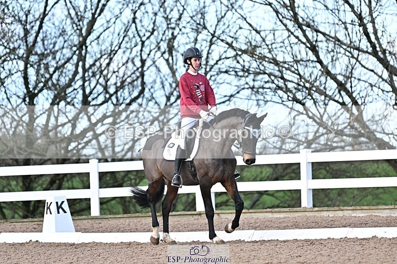 241214-122050-01571 - 132-Alys.Matravers-VORVASHILL.VERTIGO