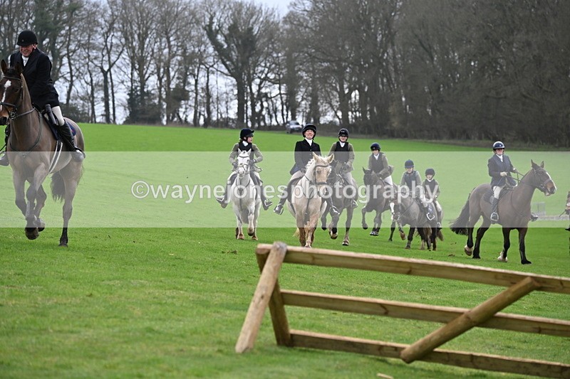 WJ6_9152 - Line Three