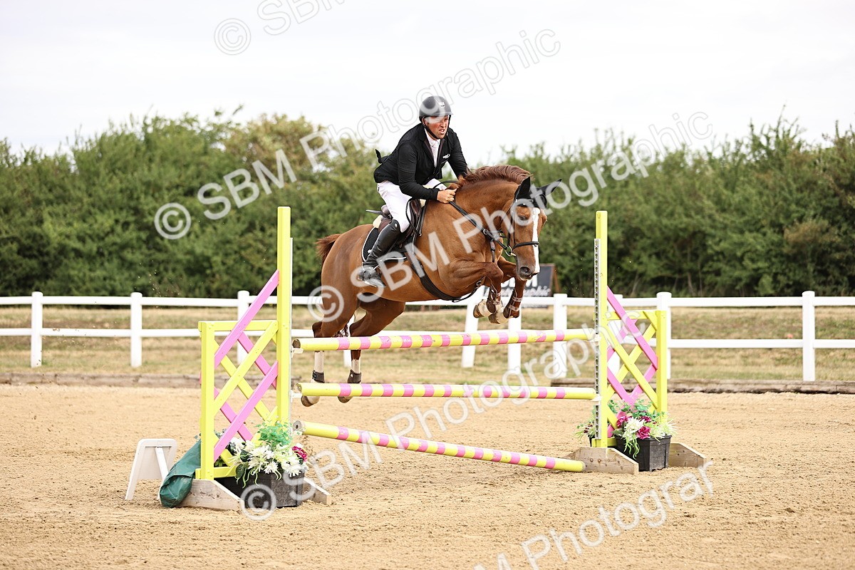 SBM_009548 - Class 8 - Senior Newcomers - 1.10  Open