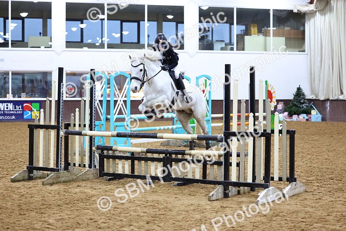 SBM_002686 - Class 6 - Holly & Ivy Stakes - 90cm