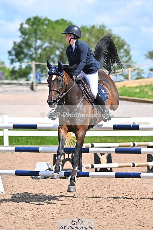 240619A-154040-00922 - Cls 5 Snr Foxhunter and 1.20m Open
