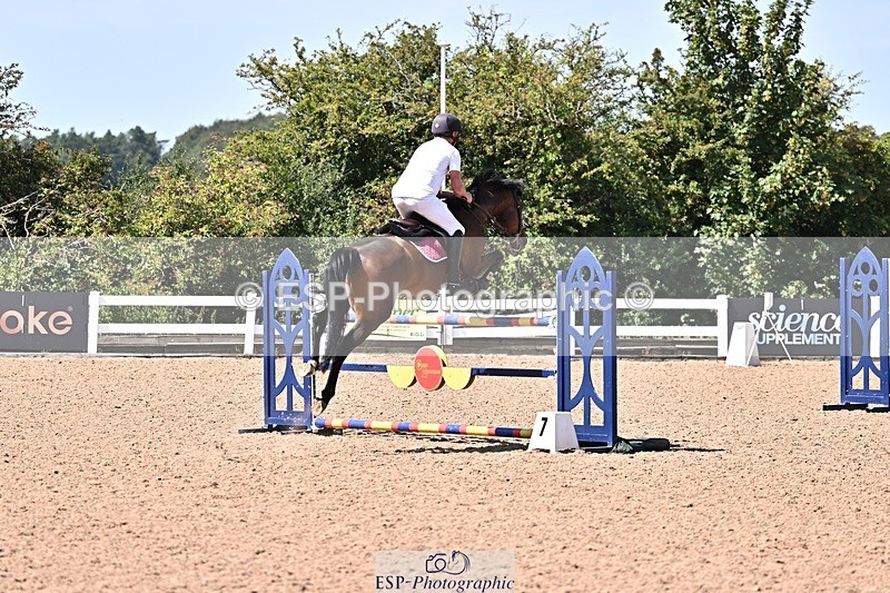 260812-130302-00557 - Cls 6 Foxhunter and 1.20m