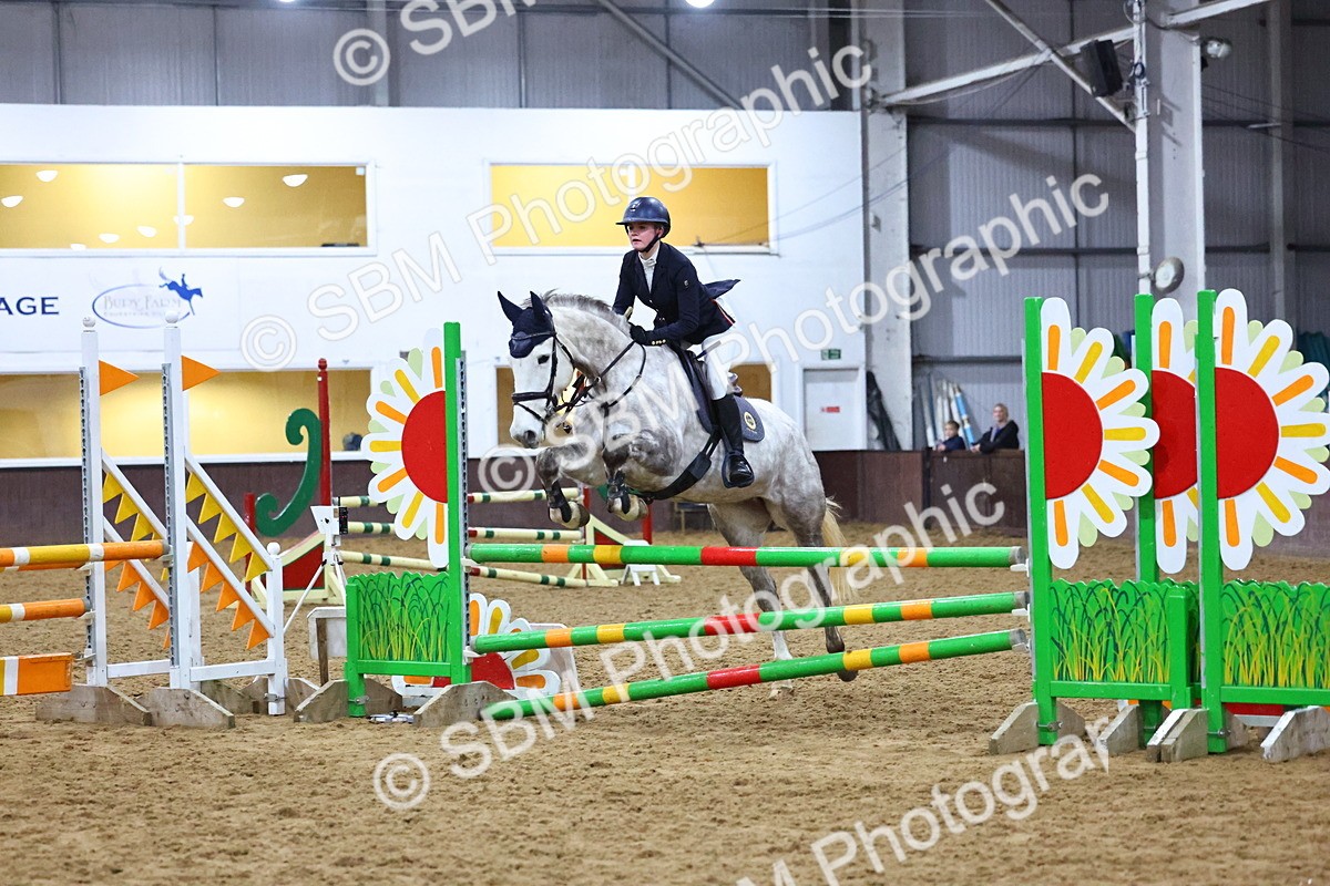 SBM_002895 - Class 6 - Holly & Ivy Stakes - 90cm