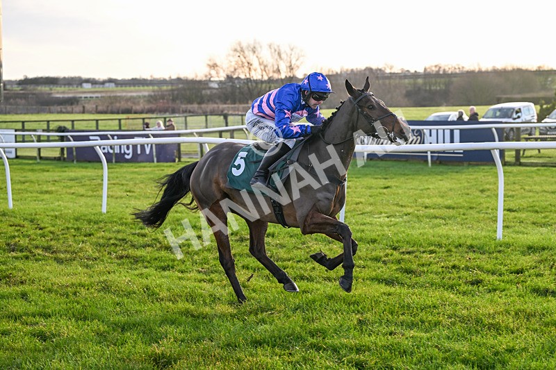 161225-Race 4-Noonetellsmenothin-8494 - Race 4