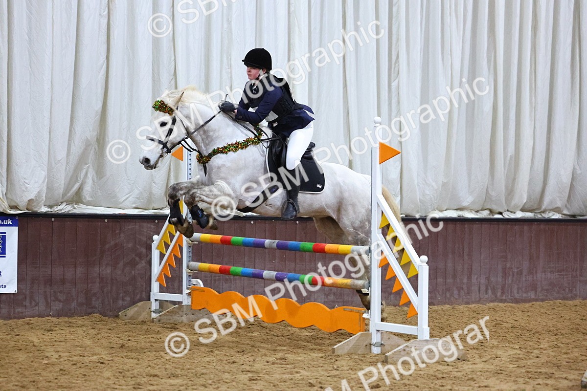 SBM_002885 - Class 6 - Holly & Ivy Stakes - 90cm