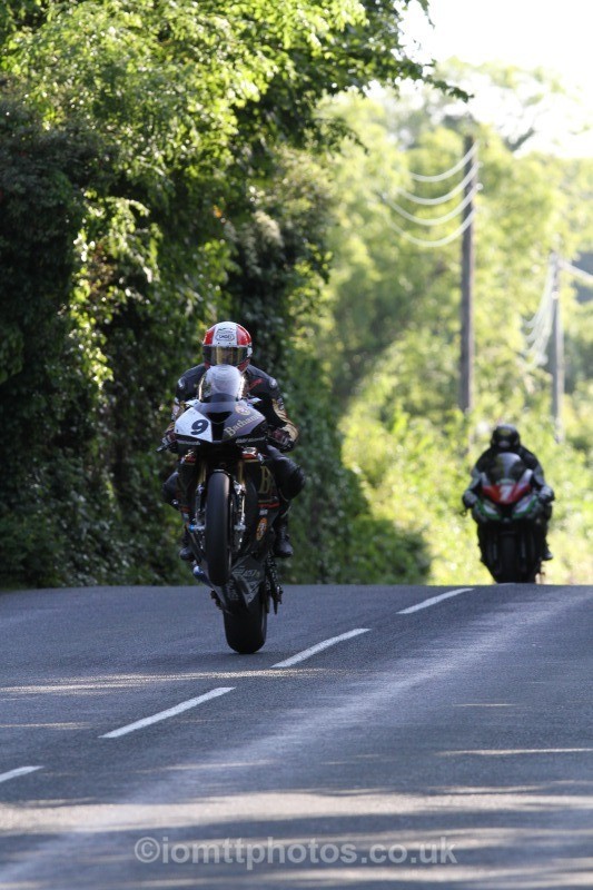 Michael Rutter BMW / Bathams Prize Winning Ales - Friday Practice - Solos