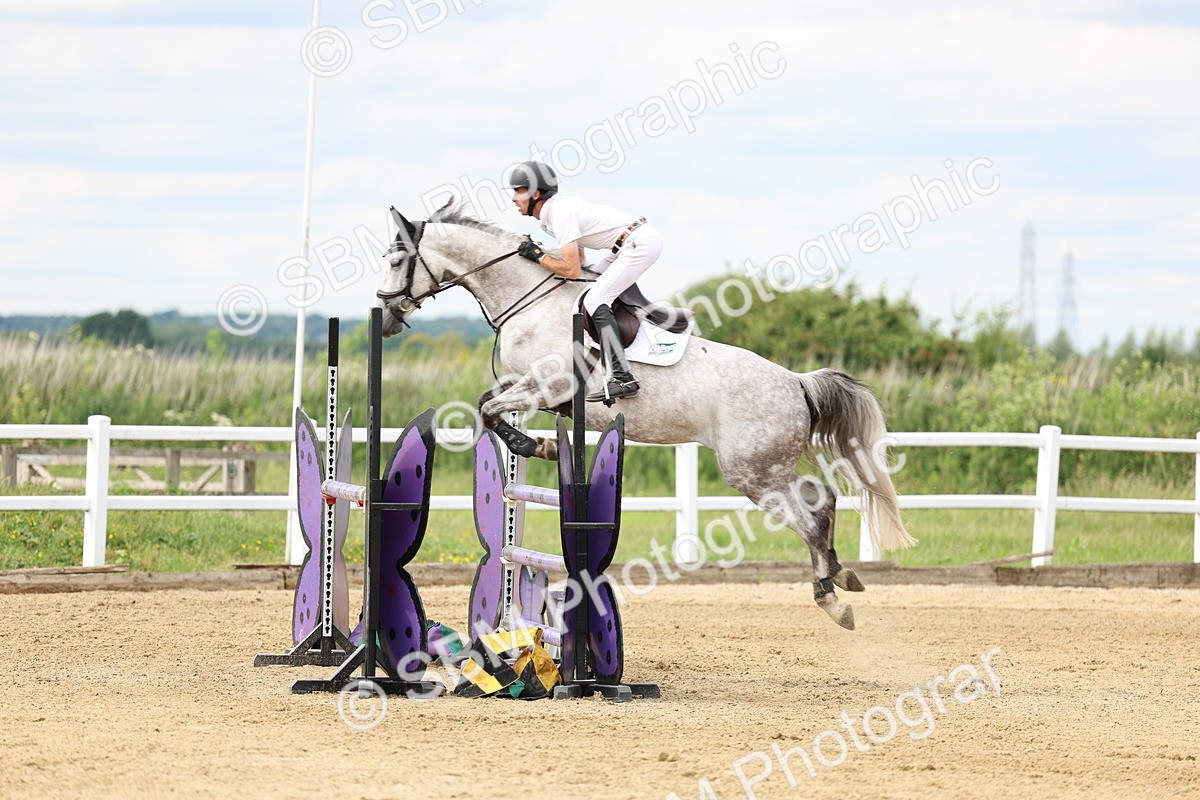 SBM_006100 - Class 19 - Senior Newcomers - 1.10m