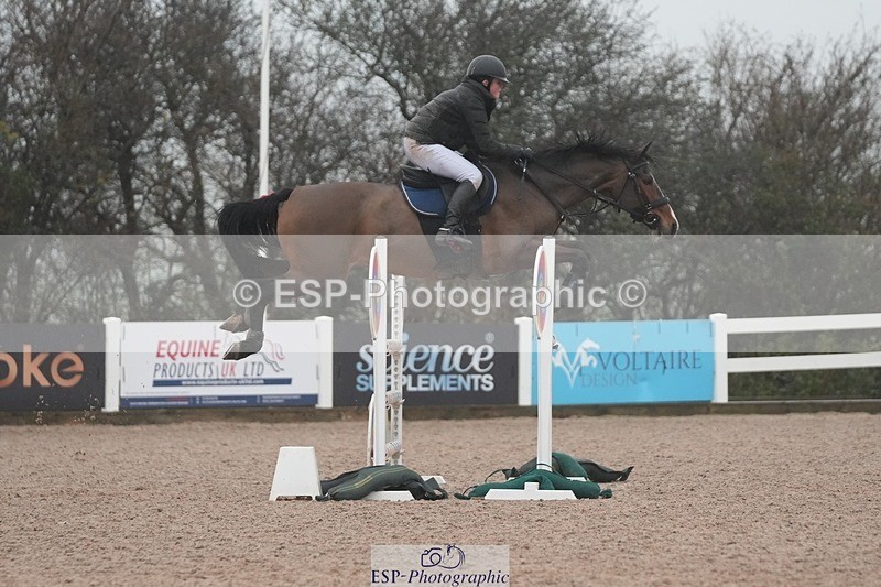 251207-121350-02002 - Cls 20 Snr Newcomers and 1.10m