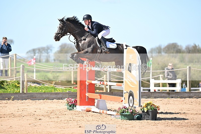 240420A-134351-11454 - Cls 7, 2 Star Medium Tour 1.35m