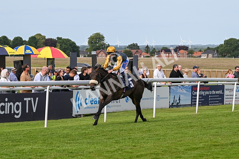 050724-Race 1-Beauty Queen-1413 - Race 1