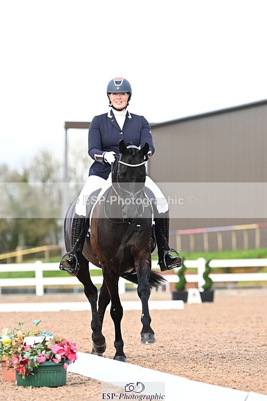 240218A-150911-09013 - 193-SARAH.RIDD-FIRST.KISS