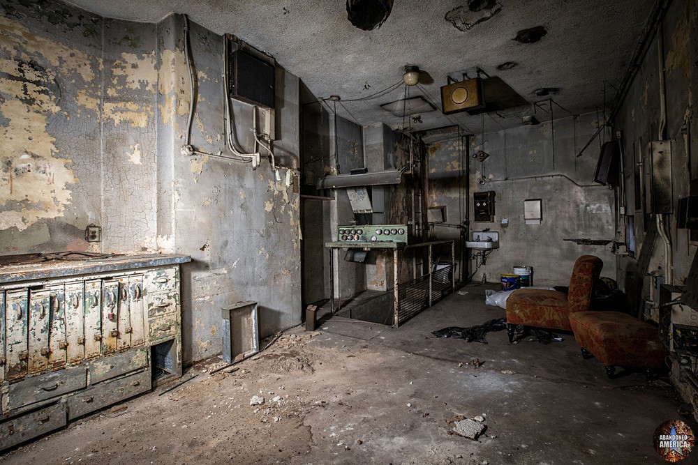 Abandoned Roxie Theatre (Los Angeles) | Projection Room B - The Roxie Theatre