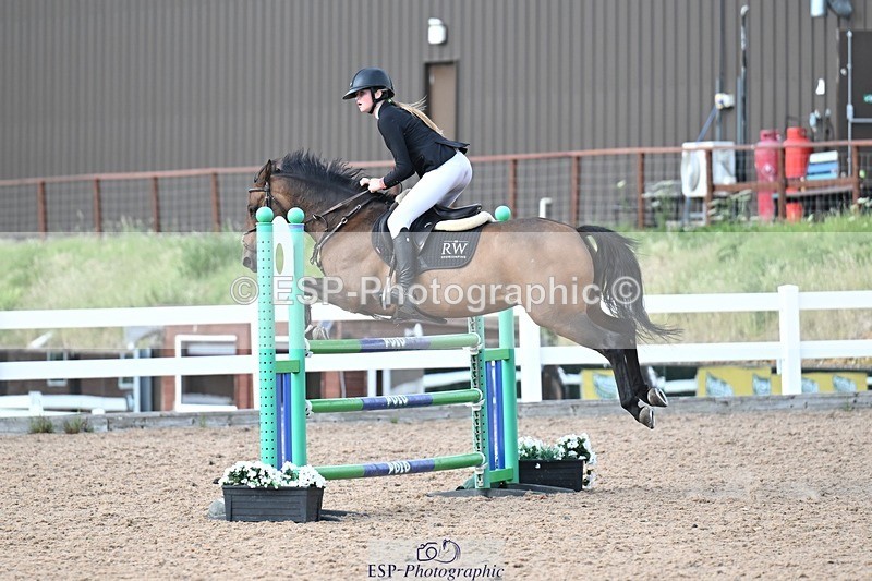 260627-174627-05841 - Cls 27 Foxhunter and 1.10m