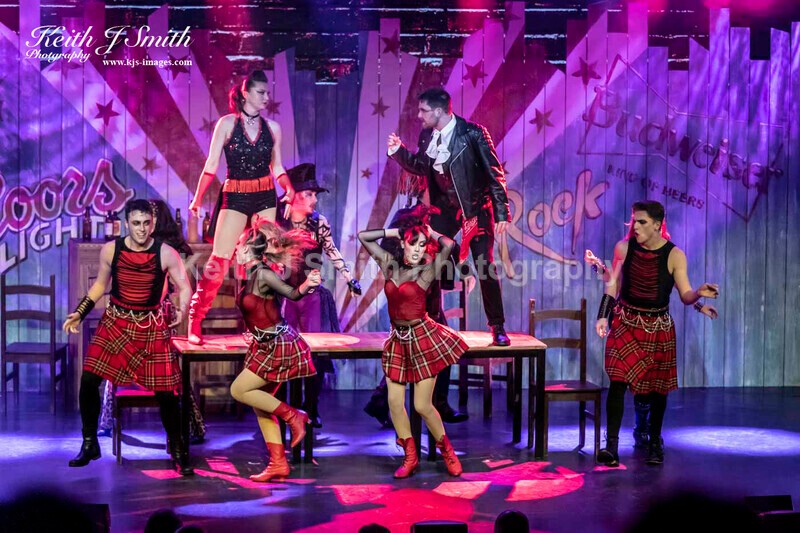 7KJS0080 - Ambition show team