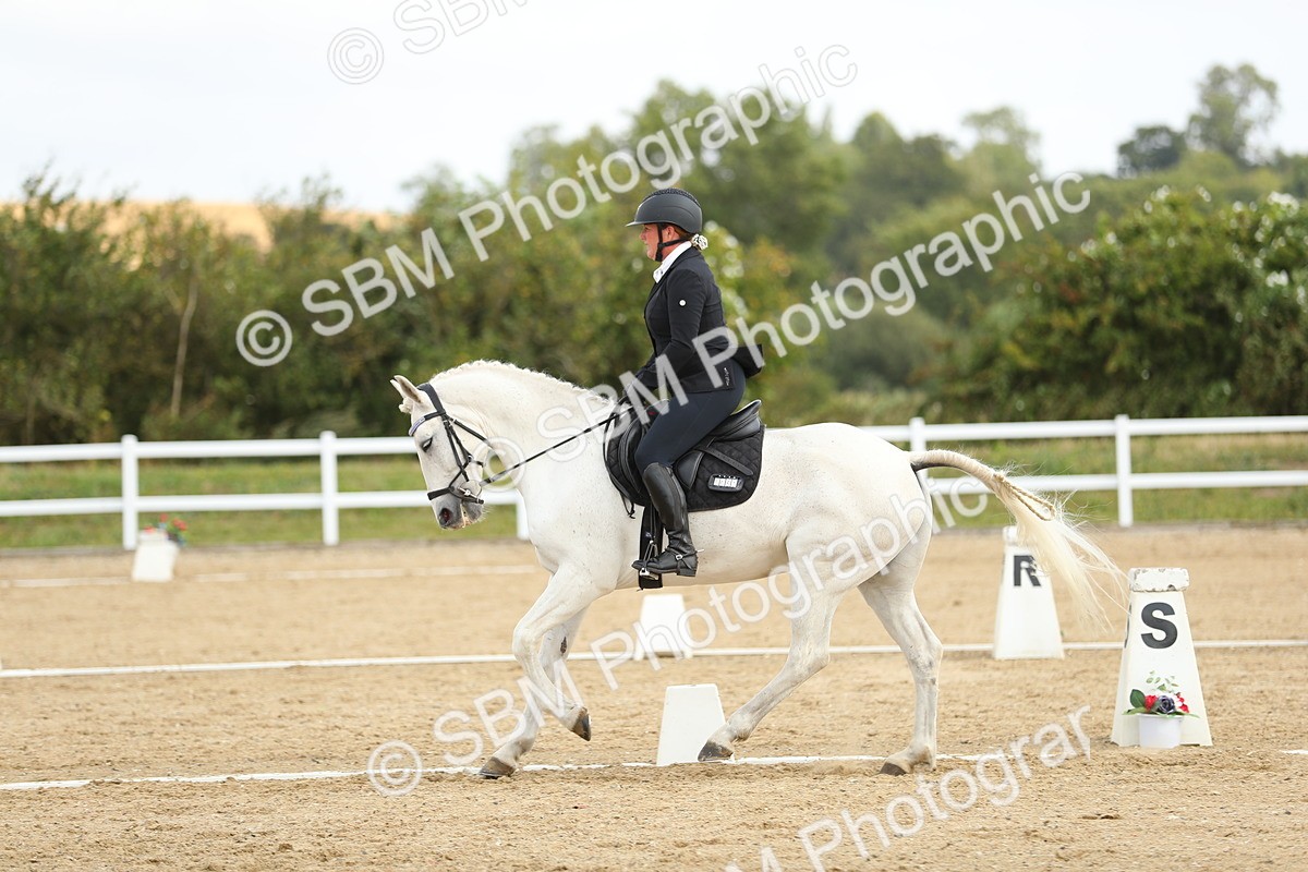 SBM_016320 - Class 13 - Novice 23 - 11.25-12.35