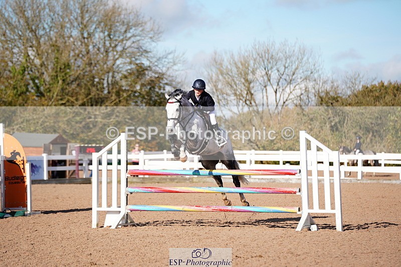 241027A-120216-02656 - SUN Cls 6 Pony Newcomers and 1m Open