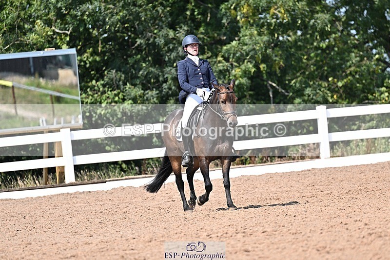 250816-122602-04019 - 090-Sarah.GoddardSaris.Fingers.Crossed