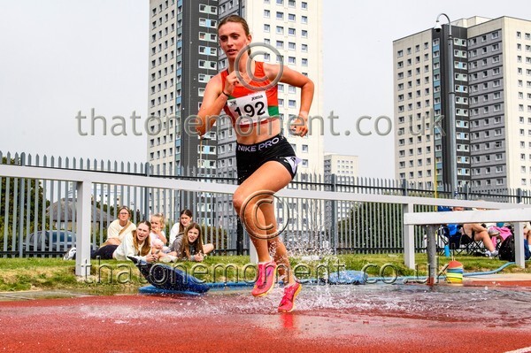 Age25SUN-529863 - Track Female Set One