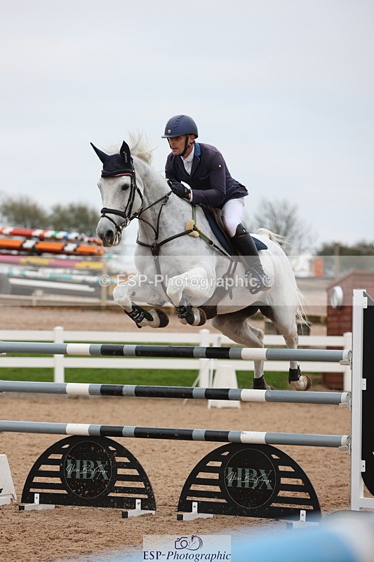 241101A-155905-03160 - FRI Cls 8 National 1.30m