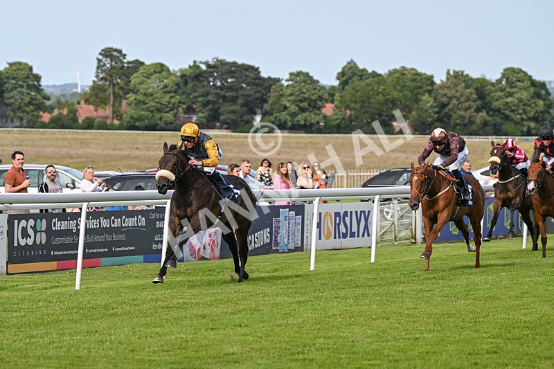 050724-Race 1-Beauty Queen-1399 - Race 1