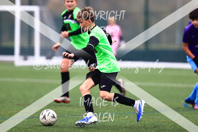 1DX30292 - 2025-10-12 FC Abbey Meads U14 Orange V Kingsdown Lions U14