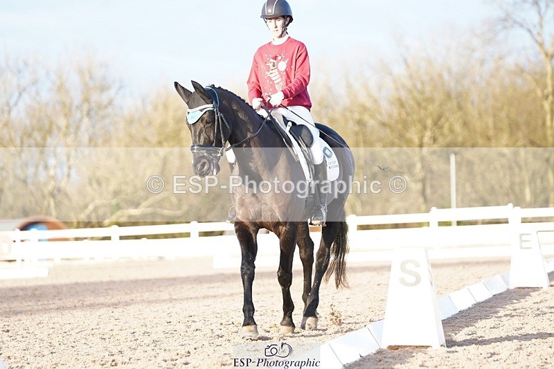 241214-154706-02245 - 131-Alys.Matravers-DARGASONS.MOON.SHADOW