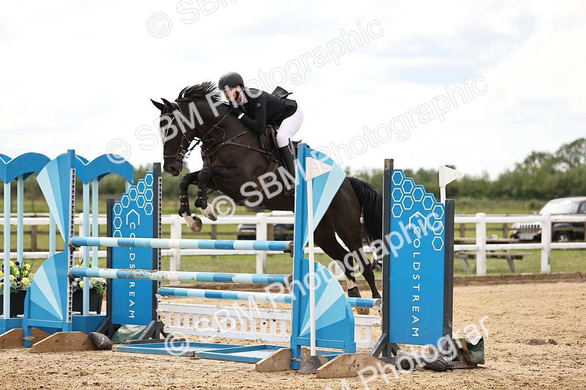 SBM_003326 - Class 11 - Senior Newcomers - 1.10m