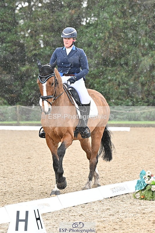 251023A-125450-02034 - C-240-Issy.Hollidge