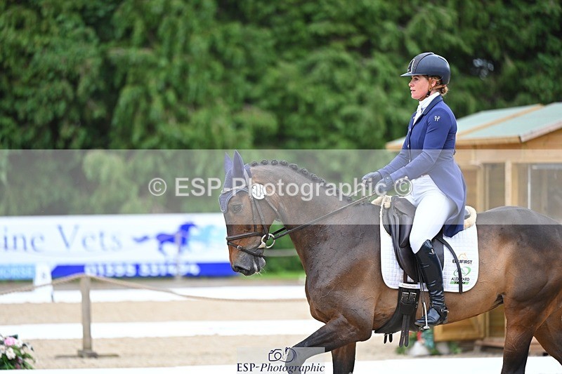 240524-114449-09007 - 521-DIVALI-Elaine_Pen