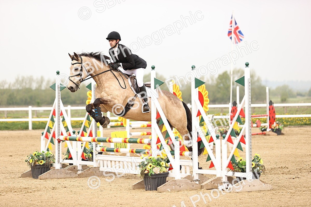  - Class 15 - Senior British novice - 90cm