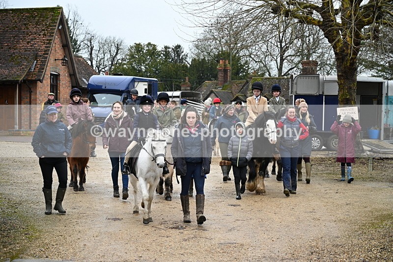 WJ7_9300 - Walk out..