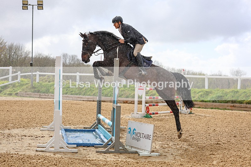 3E7A2516 - Class 9: Senior 1.30m open