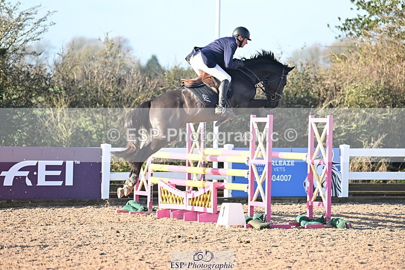 231210A-131804-02545 - Cls 20 Newcomers & 1.10m Open