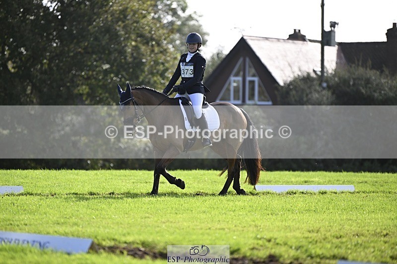 241025-120041-06985 - 373-Isabelle.Thwaite-BEACH.LADY