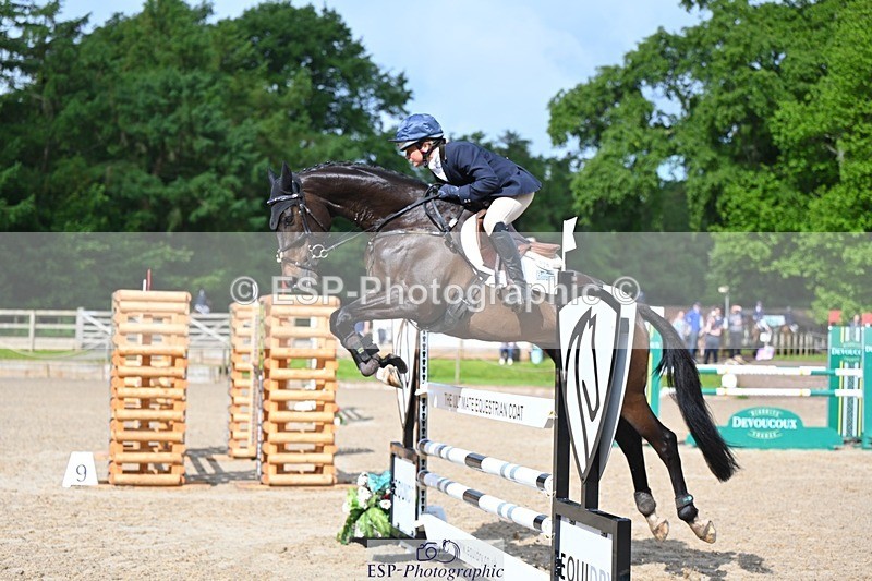 240526-093354-19630 - 370-STORM_IN_DECEMBER-Claire_Fielding