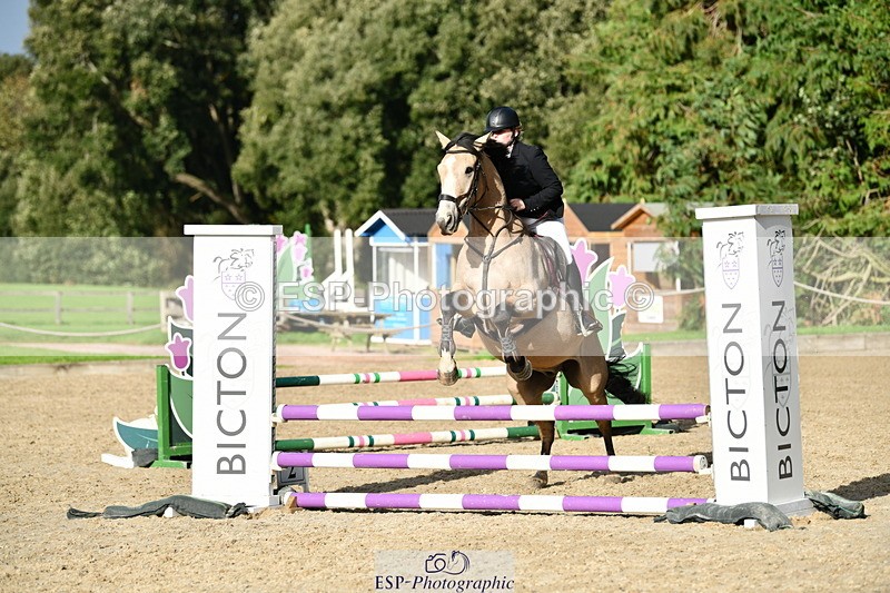 251004A-154237-01946 - Classes 8 & 9 70cm